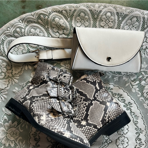 Charlotte Russe ::  Envelope Belt Bag - Picture 3 of 14